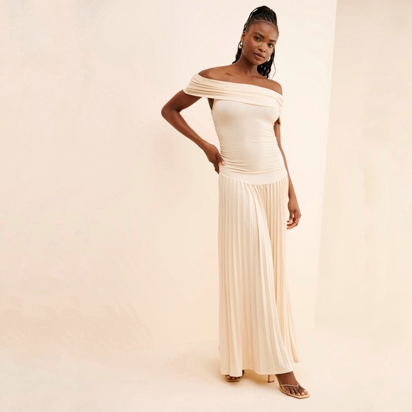 Lioness Field of Dreams Off-Shoulder Maxi Dress - Picture 4 of 4